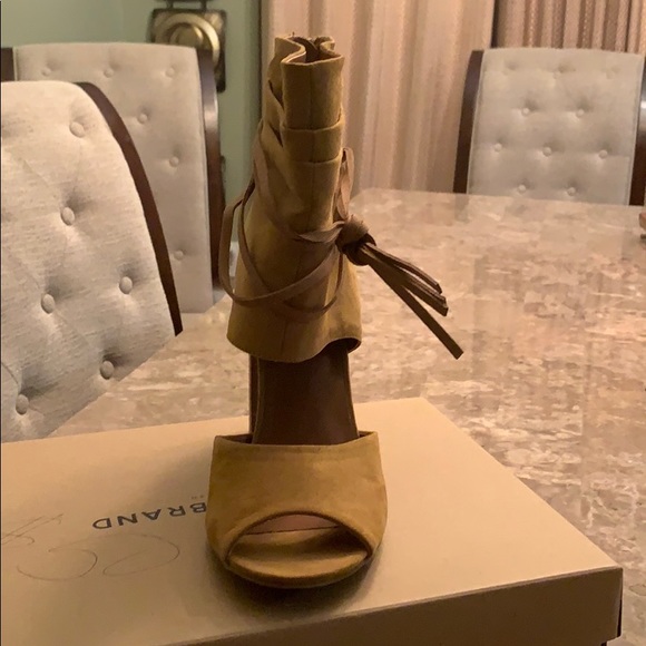 Tan Sandals, size 10. Great condition. Mojo Moxy brand. - Picture 3 of 3